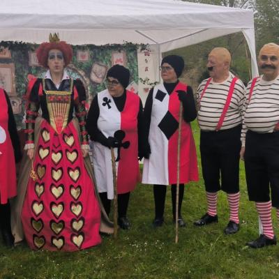 la Reine de cœur, des cartes et Tweedledee et Tweedledum