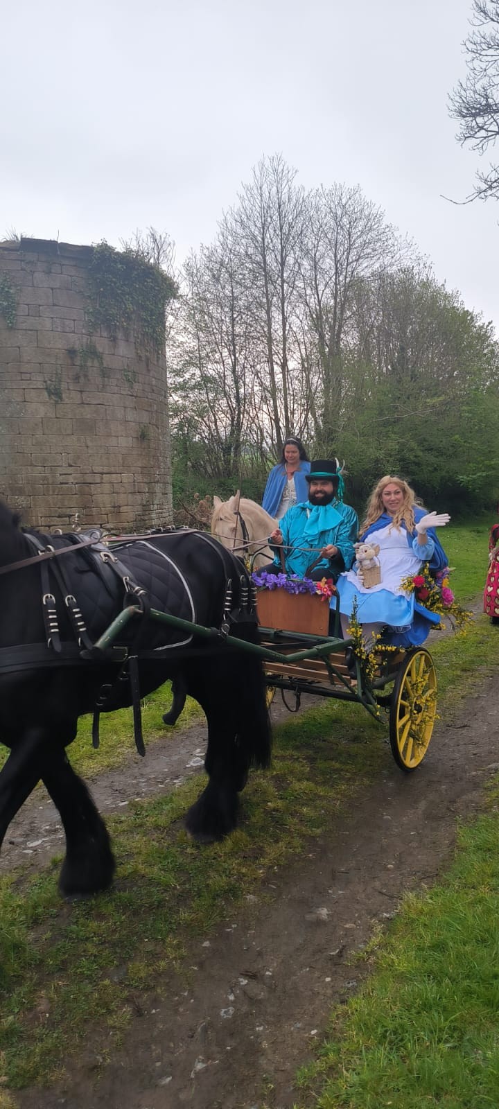 Absolem la chenille, Alice et la Reine blanche