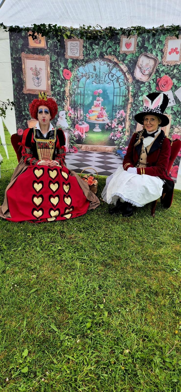 La Reine de cœur et le lapin blanc