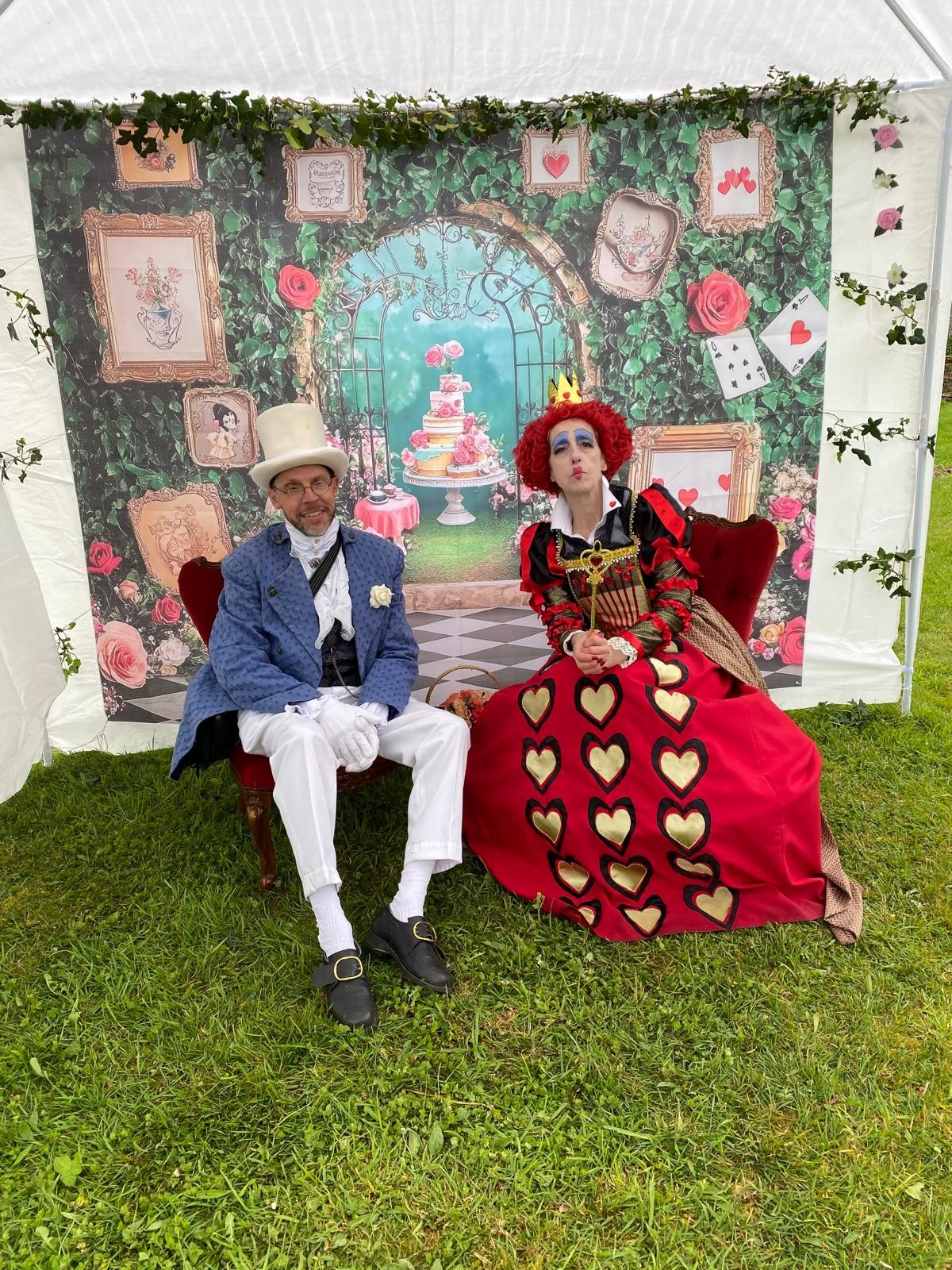 Le lapin blanc et la Reine de coeur 
