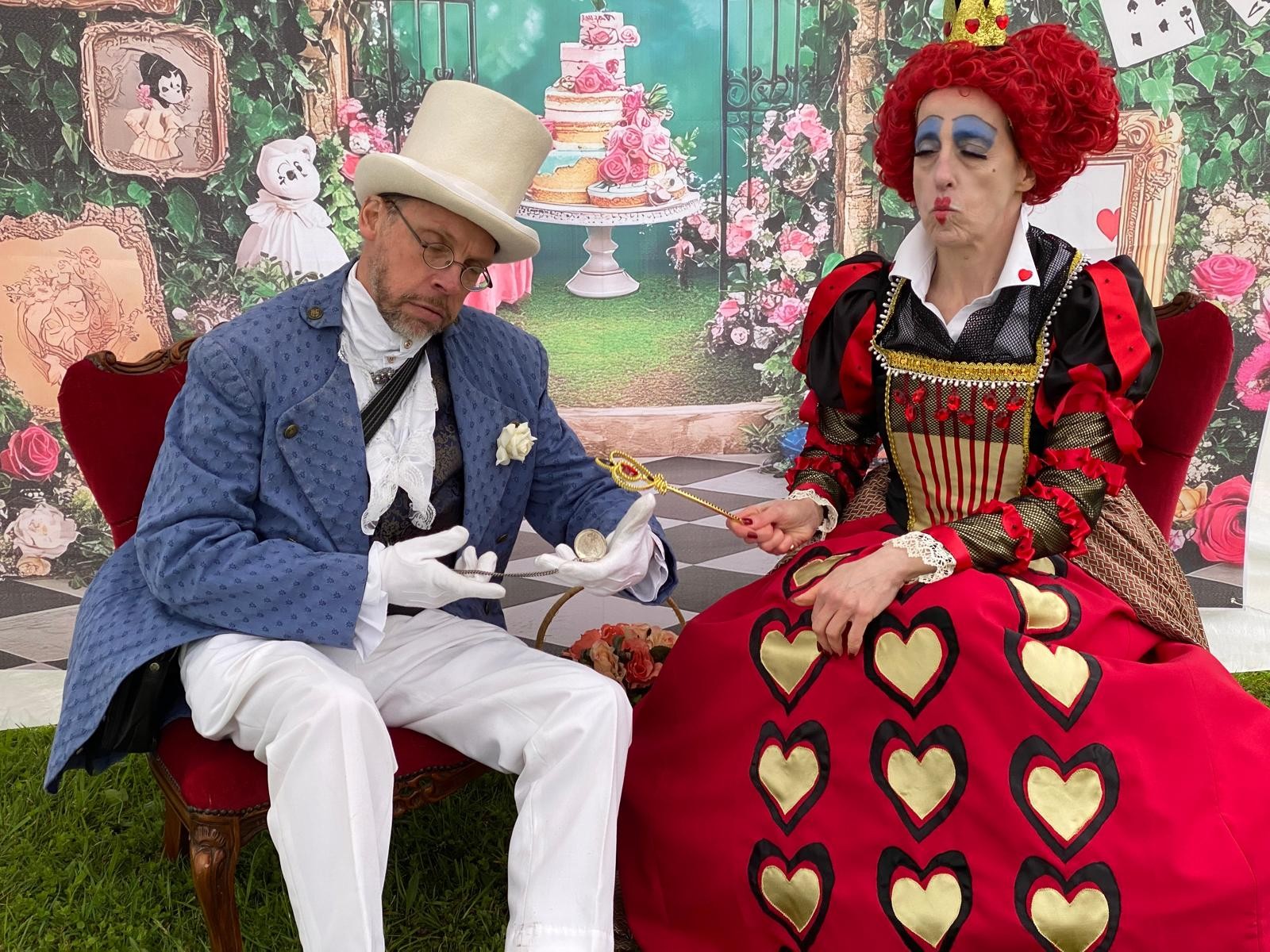 Le lapin blanc et la Reine de cœur 